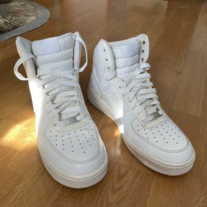 High top Air Force 1’s